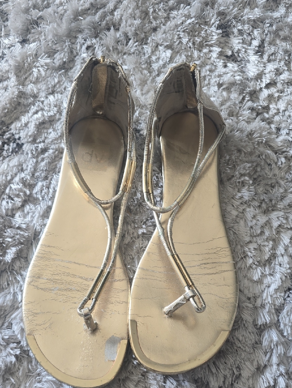 DV by Dolce Vita Gold Metallic T-Strap Flat Sandals